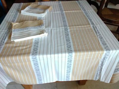 Nappe et Serviettes assorties / l'ensemble (13 pi�ces) 22 Cavaillon (84)