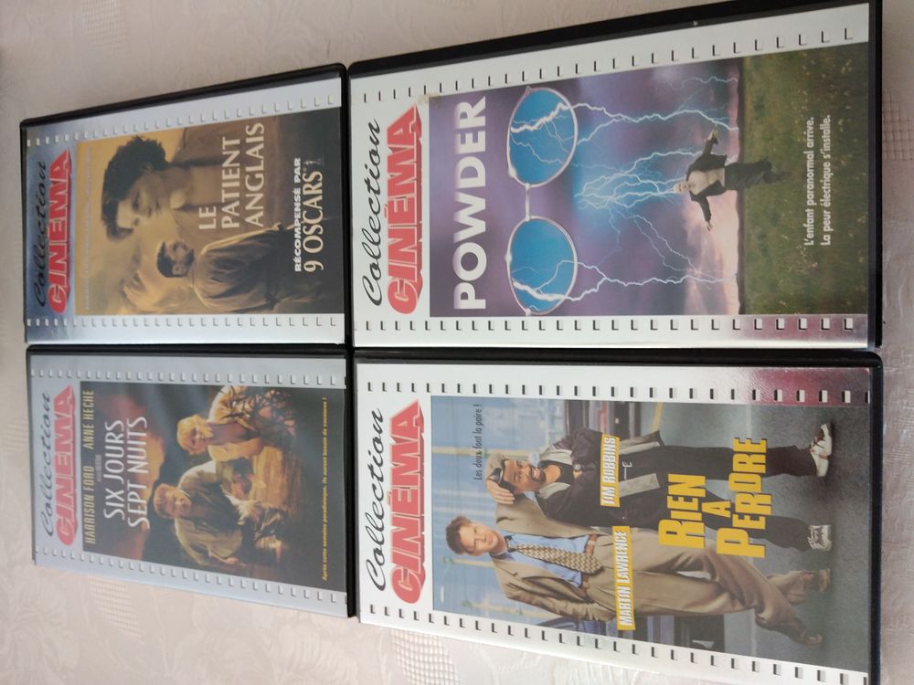 cassettes vid&eacute;o CD et vinyles