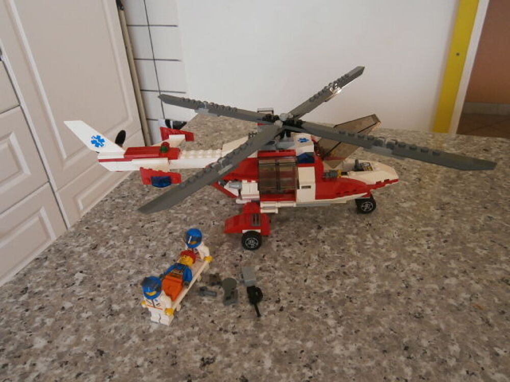 Lego city h&eacute;licopt&egrave;re de secours complet (ref : 7903) Jeux / jouets