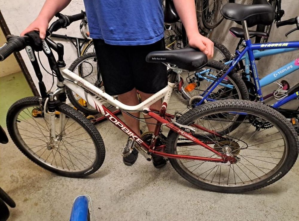 VELO VTT enfant taille M en l'&eacute;tat Consoles et jeux vidos