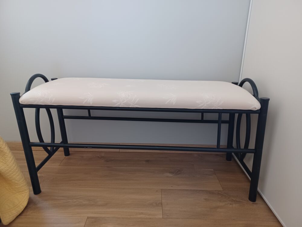 LIT 140 X200
2 CHEVETS
1 SOMMIERS EPEDA
1 MATELAS EPEDA +
Meubles