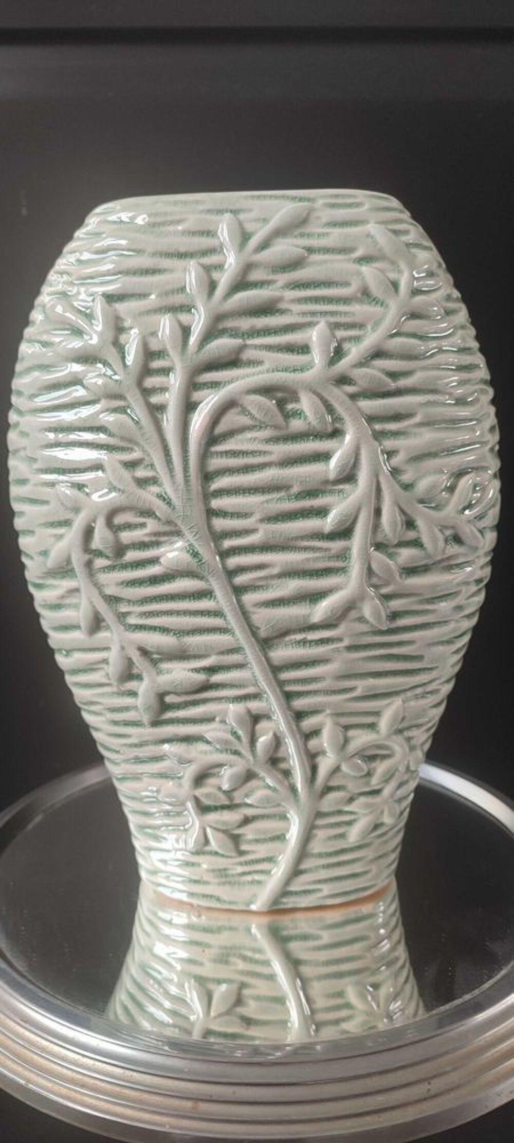 Vase en c&eacute;ramique craquel&eacute;e ann&eacute;es 80-90 d&eacute;cor v&eacute;g&eacute;tal 