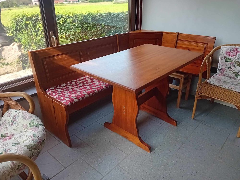 table &agrave; manger avec banc de coin Meubles