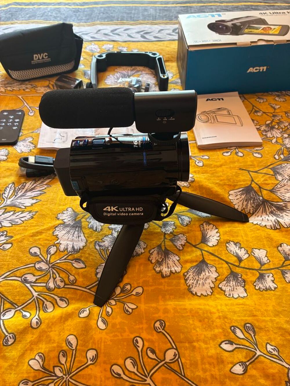 cam&eacute;ra vid&eacute;o avec tr&eacute;pied compl&egrave;te Photos/Video/TV