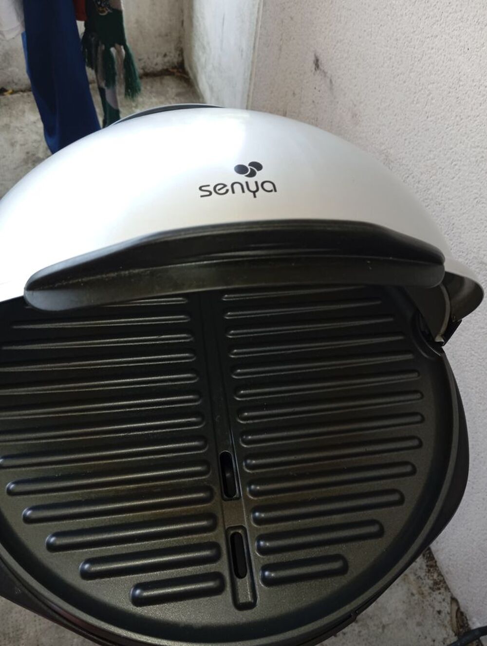 Barbecue sur pied &eacute;lectrique bonne &eacute;tat marque seny Jardin
