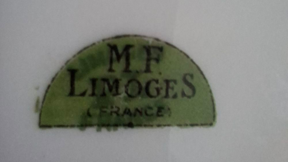Th&eacute;i&egrave;res en porcelaine. Décoration