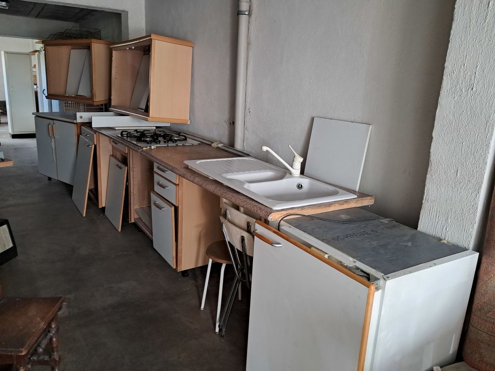 CUISINE compl&egrave;te de menuisier Meubles