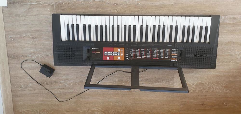 Piano clavier Yamaha PSR?F51 + support + tabouret ? TB &eacute;tat Instruments de musique