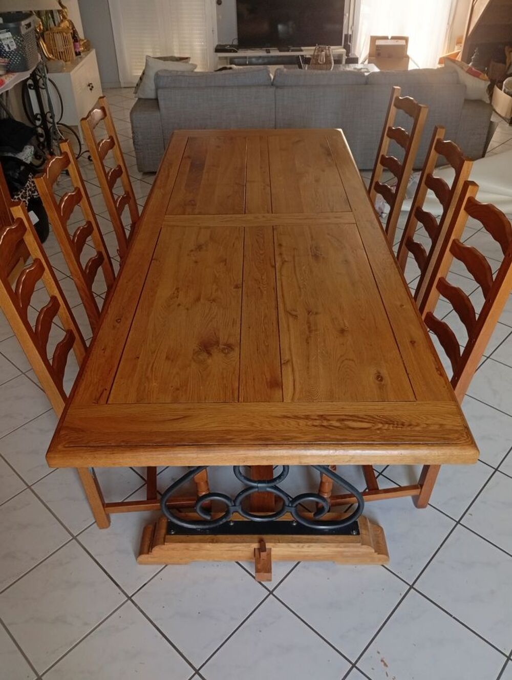 Buffet vaisselier et table et 6 chaises Meubles