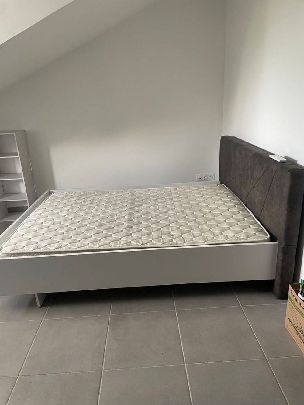 Lit (sans le matelas Meubles