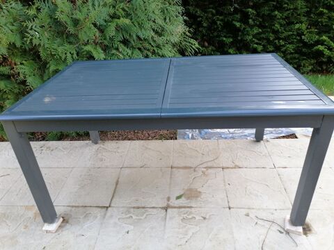 ENSEMBLE TABLE ET FAUTEUILS DE JARDIN 250 Moulins St Pierre (57)