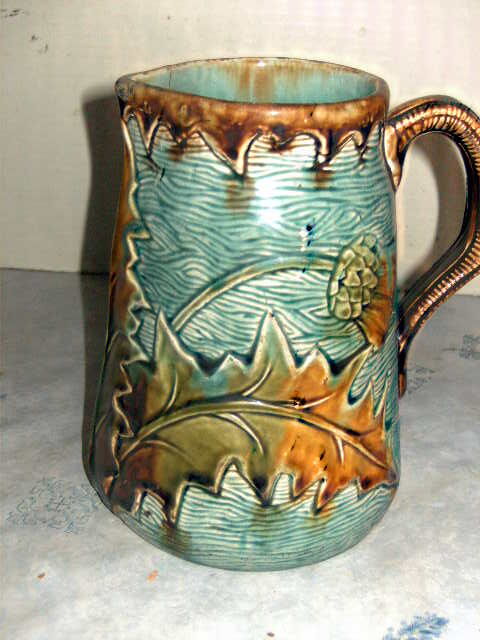 Tr�s beau pichet en barbotine d�cor aux chardons 45 Lucheux (80)