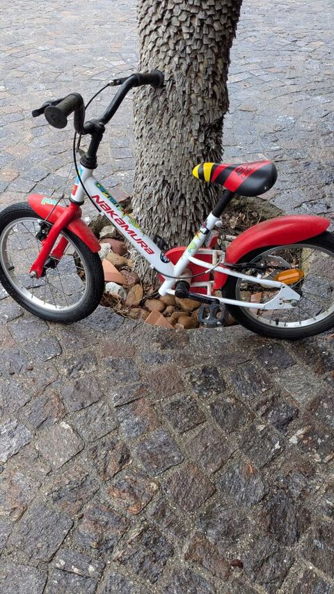 velo enfant rouge 16   60 Vendargues (34)