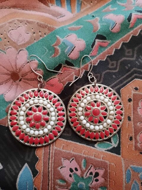 boucles d'oreilles artisanales en �mail blanc/rouge sur m�tal argent� vintage ann�es 80. 10 Carqueiranne (83)