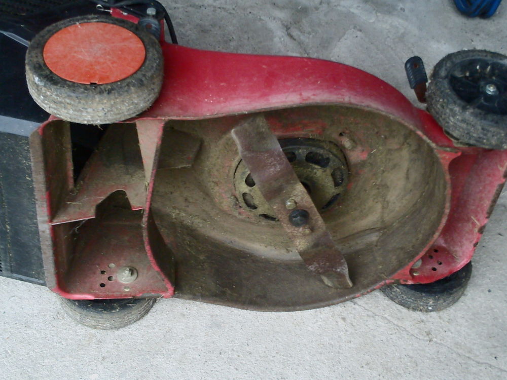 TONDEUSE A GAZON ELECTRIQUE Marque " RASER " 
Bricolage