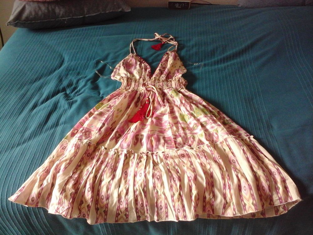 Robe doubl&eacute;e dans les tons de rose. Taille unique. Vêtements