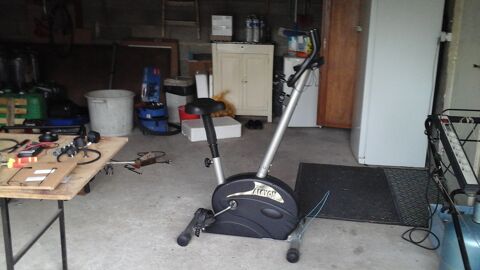 V�lo d'appartement noir et gris 90 Bazoches-les-Gallerandes (45)