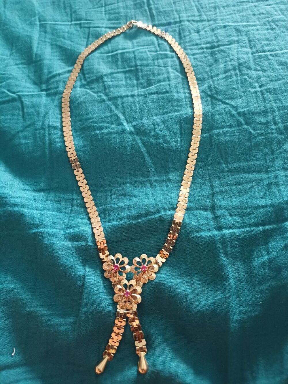 COLLIER Bijoux et montres