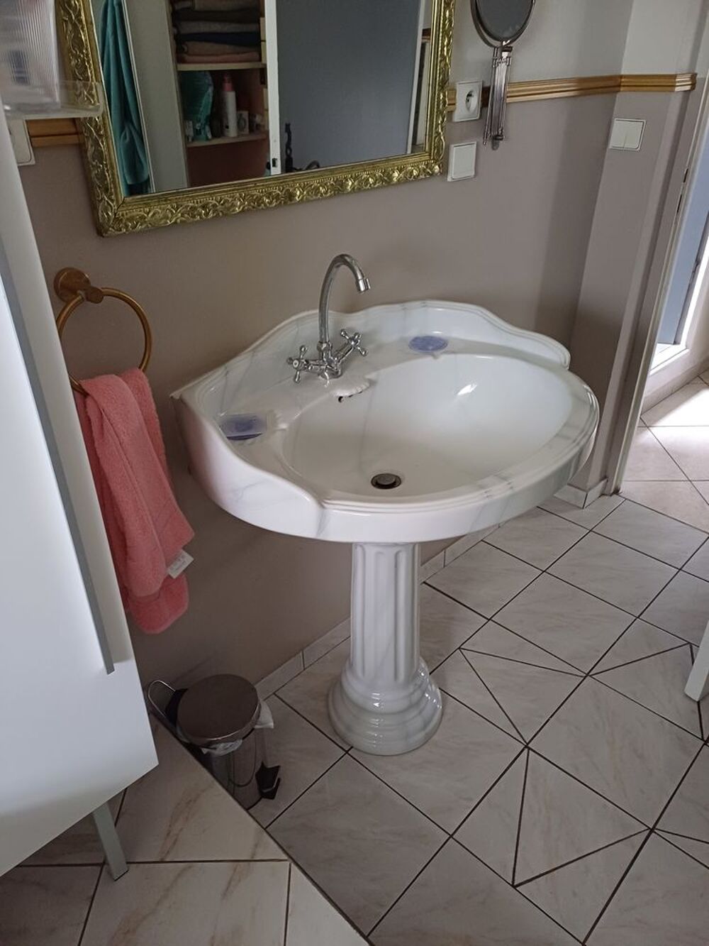 vasque salle de bain style greco romain Meubles