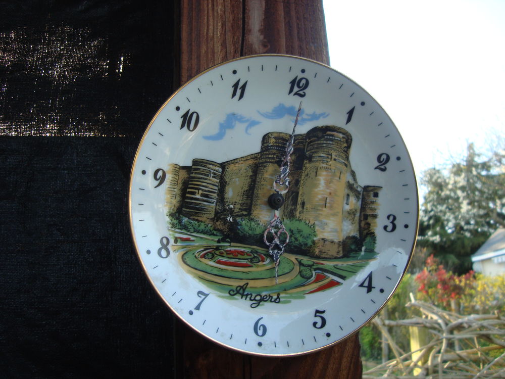 Assiette HORLOGE Ch&acirc;teau D' ANGERS 