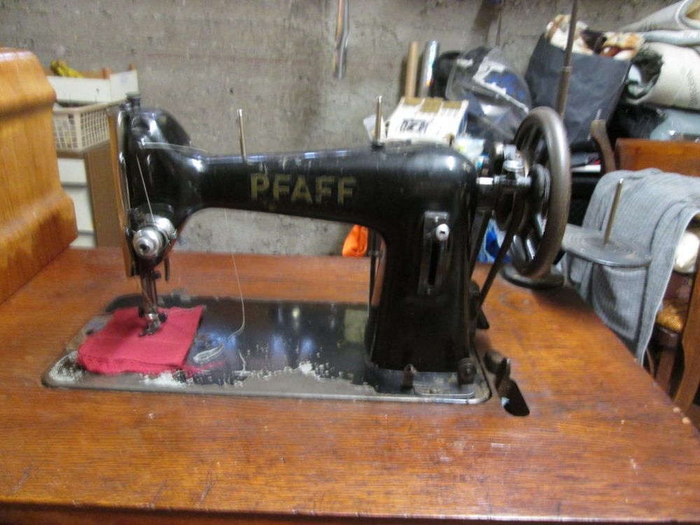 Ancienne Machine a coudre de marque PAFF Meubles