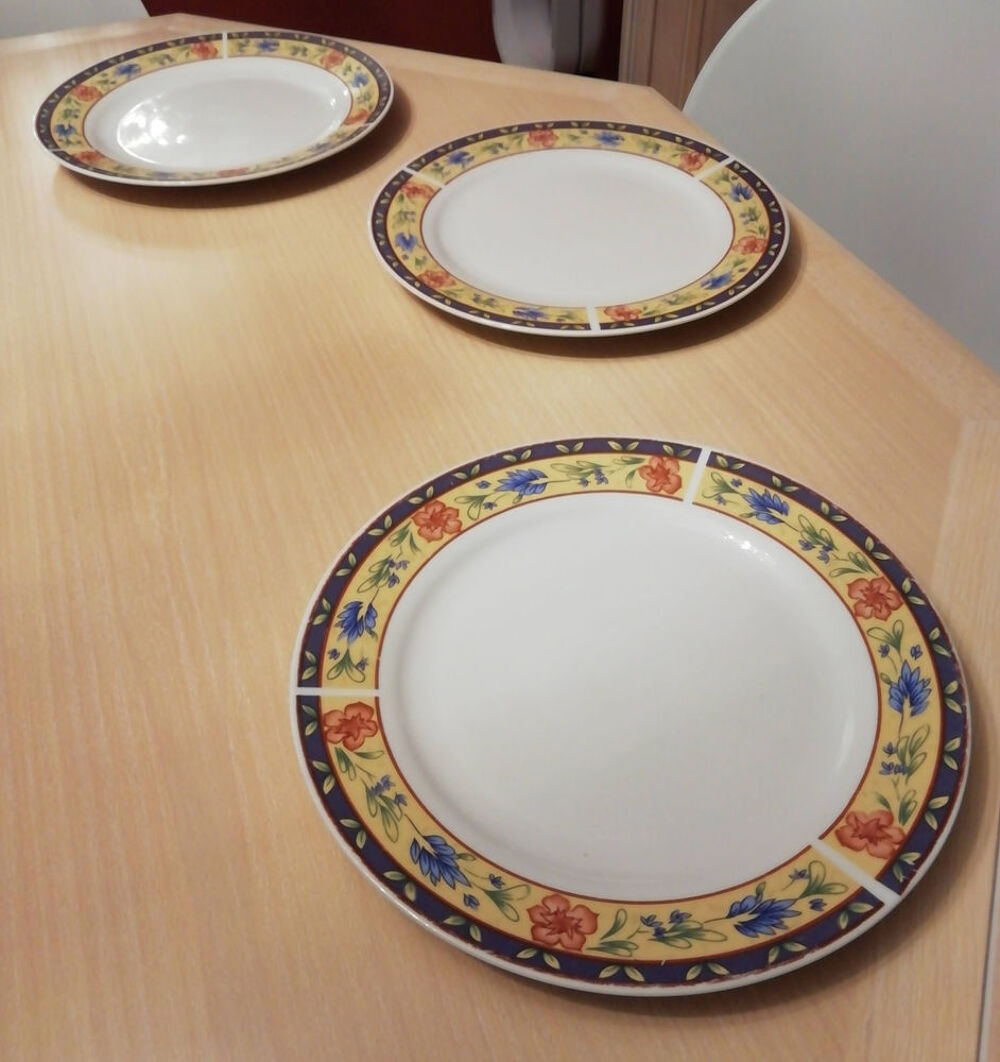 Vintage 8 assiettes plates, rondes, fa&iuml;ence &Oslash;27 cm Cuisine