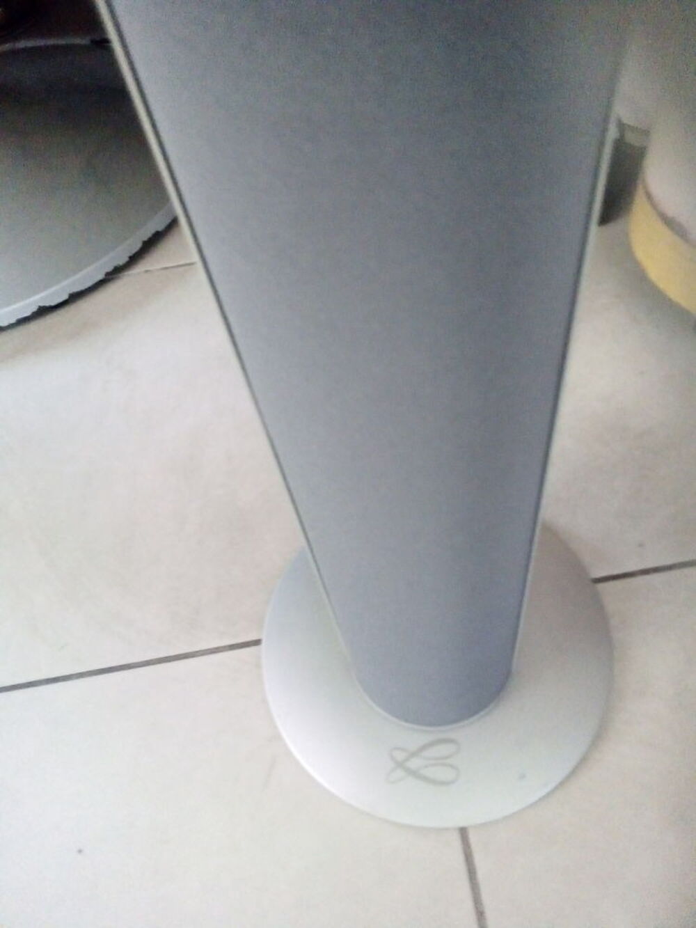 Deux belles enceintes de marques Cabasse neuves Audio et hifi