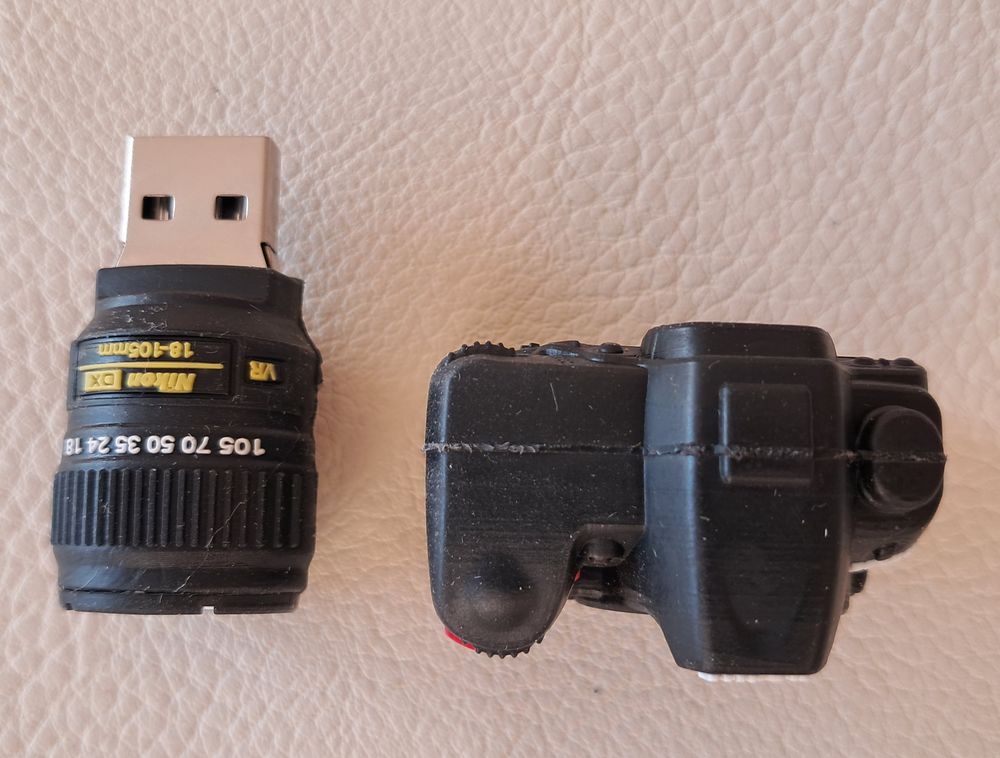 cl&eacute; usb 8 gb reproduction d'un appareil photo nikon D 7000
Matériel informatique