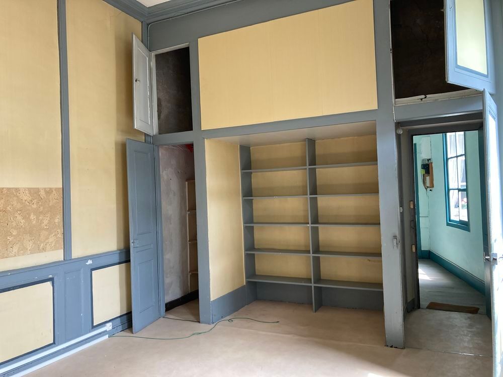   Local professionnel centre ville sur cour 1er étage Besançon