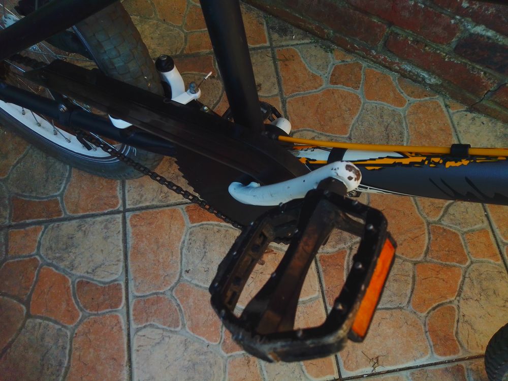 v&eacute;lo BMX noir Vélos