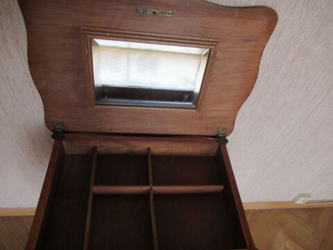 Ancien meuble (coiffeuse, couture) avec miroir intrieur 150 Strasbourg (67)