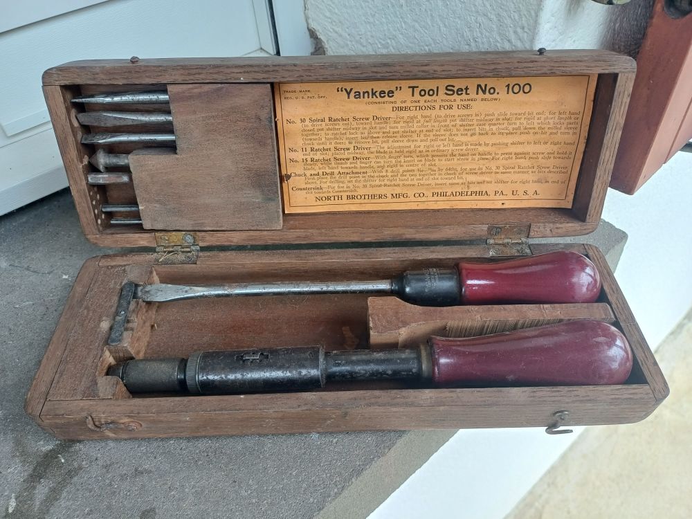 Coffret yankee tool set n 100 bon &eacute;tat g&eacute;n&eacute;ral fonctionnel
made in usa Bricolage