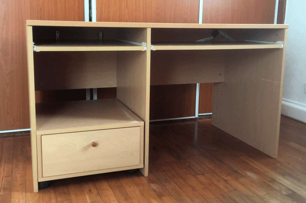 Bureau bon &eacute;tat : profondeur 70cm, longueur 131, hauteur 72. Meubles