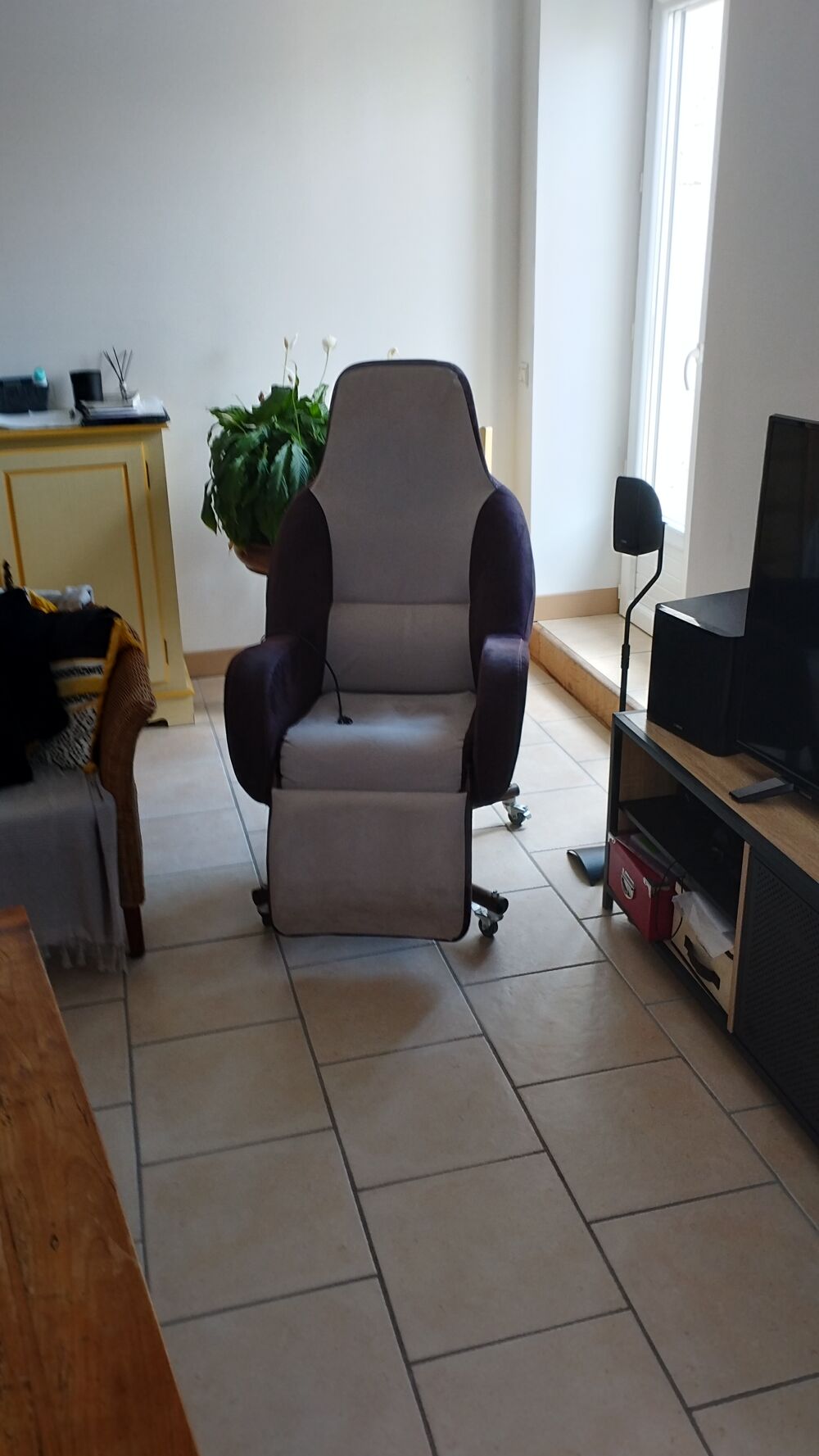 Fauteuil m&eacute;dical r&eacute;glage electrique Meubles