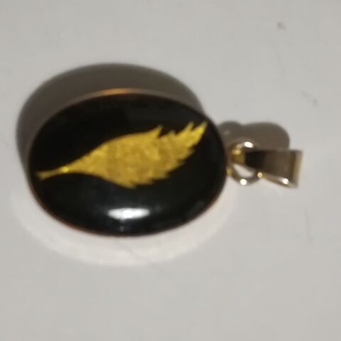 Pendentif ancien avec une feuille d'or, verre �glomise 15 Loos (59)