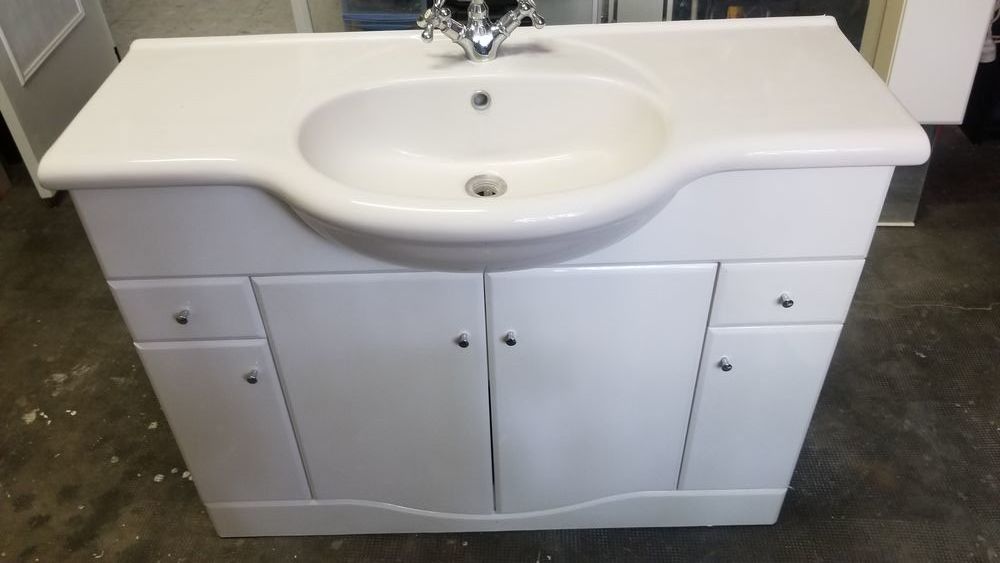 meuble salle de bain avec vasque et robinet Meubles