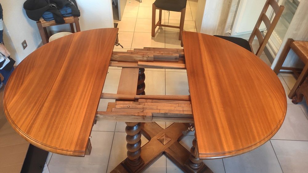 BELLE TABLE RONDE AVEC RALLONGES 12 pconvives Meubles