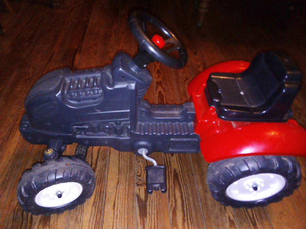 Tracteur a pedales Jeux / jouets