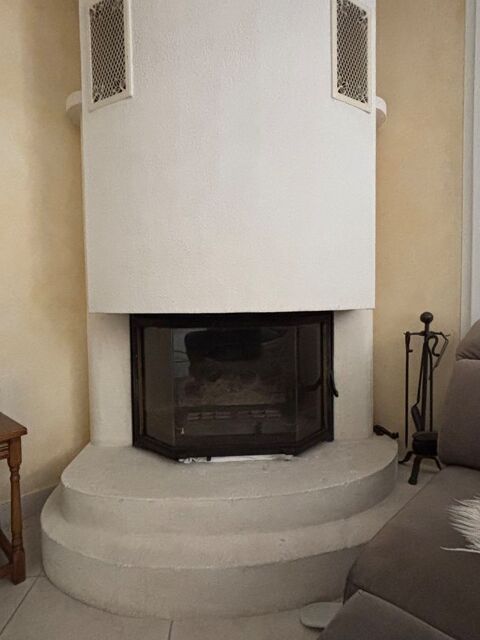 Chemin�e foyer ferm� Godin 400 Saint-Denis-en-Bugey (01)