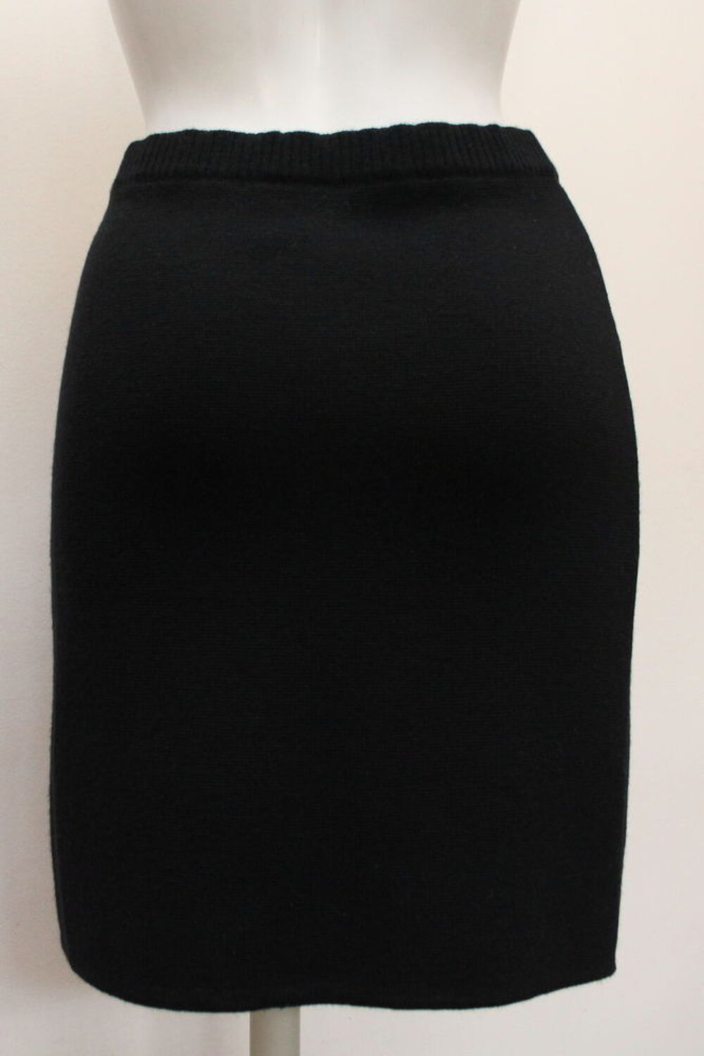 Jupe courte noire YVES SAINT LAURENT T.S 
36/38 Fr Vêtements