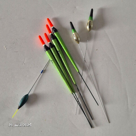 Lot de 7 flotteurs diffrents de la mme collection , Sensas 7 Saumur (49)