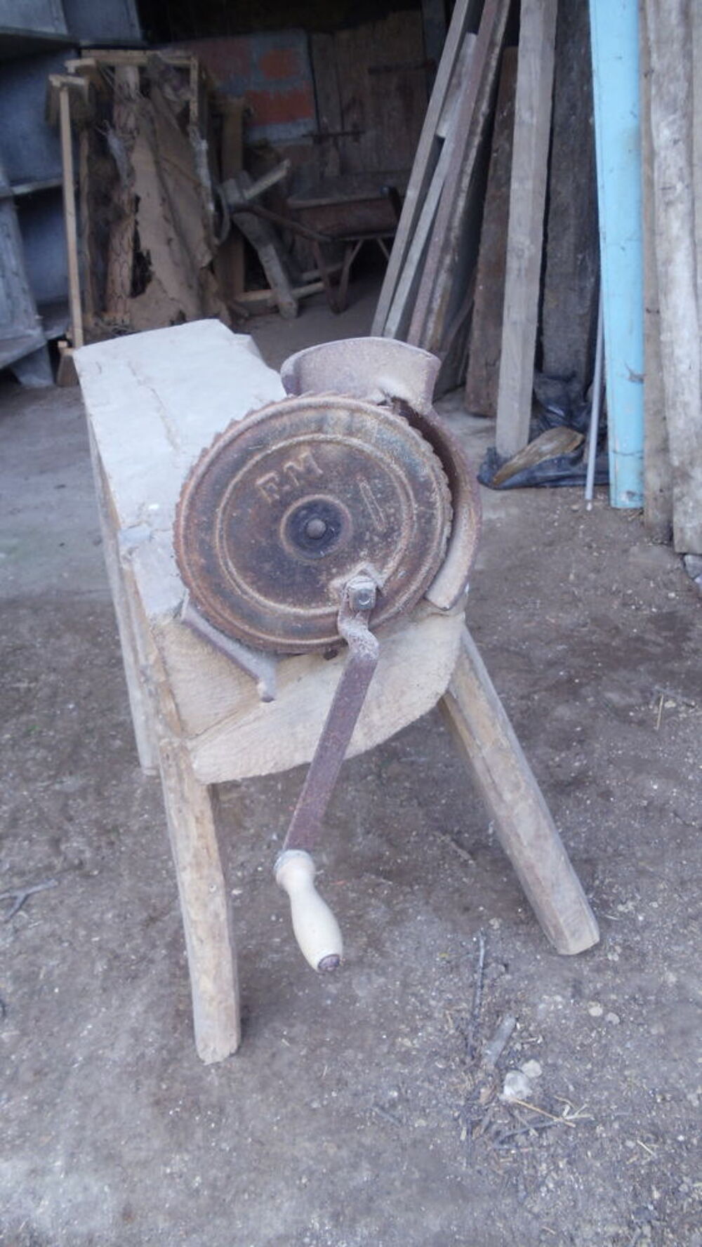 &eacute;greneuse &agrave; ma&iuml;s ancienne 