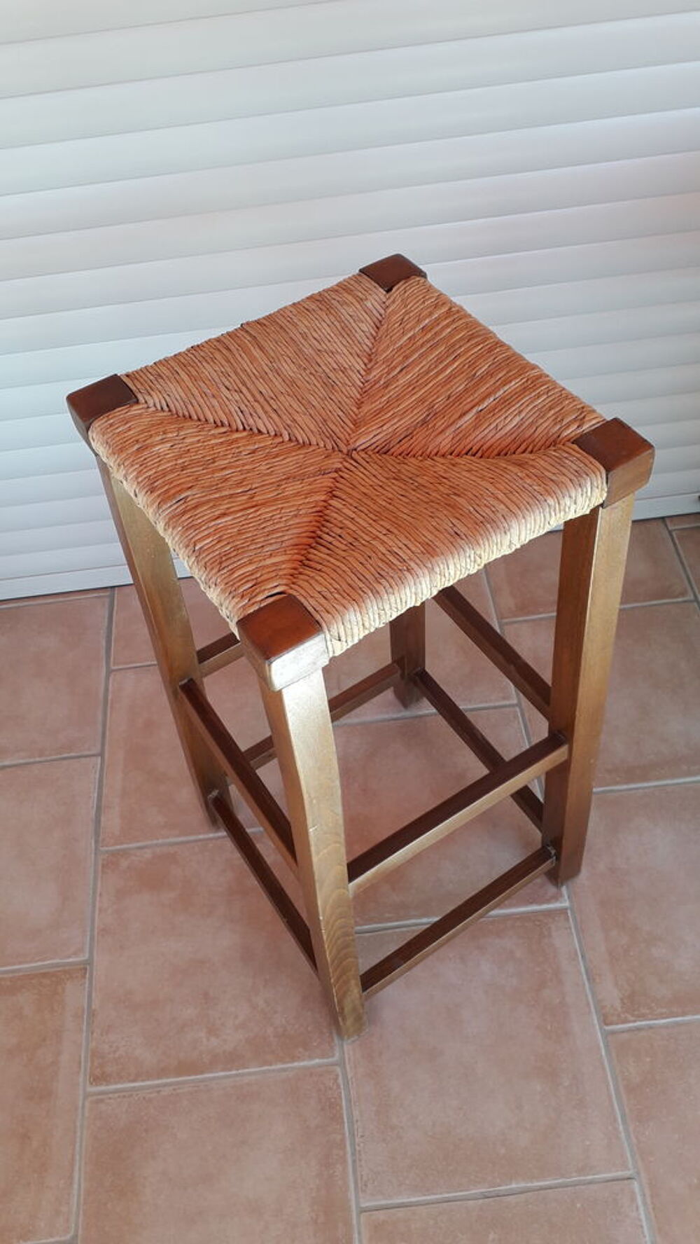 Tabouret haut en bois et paille
Meubles
