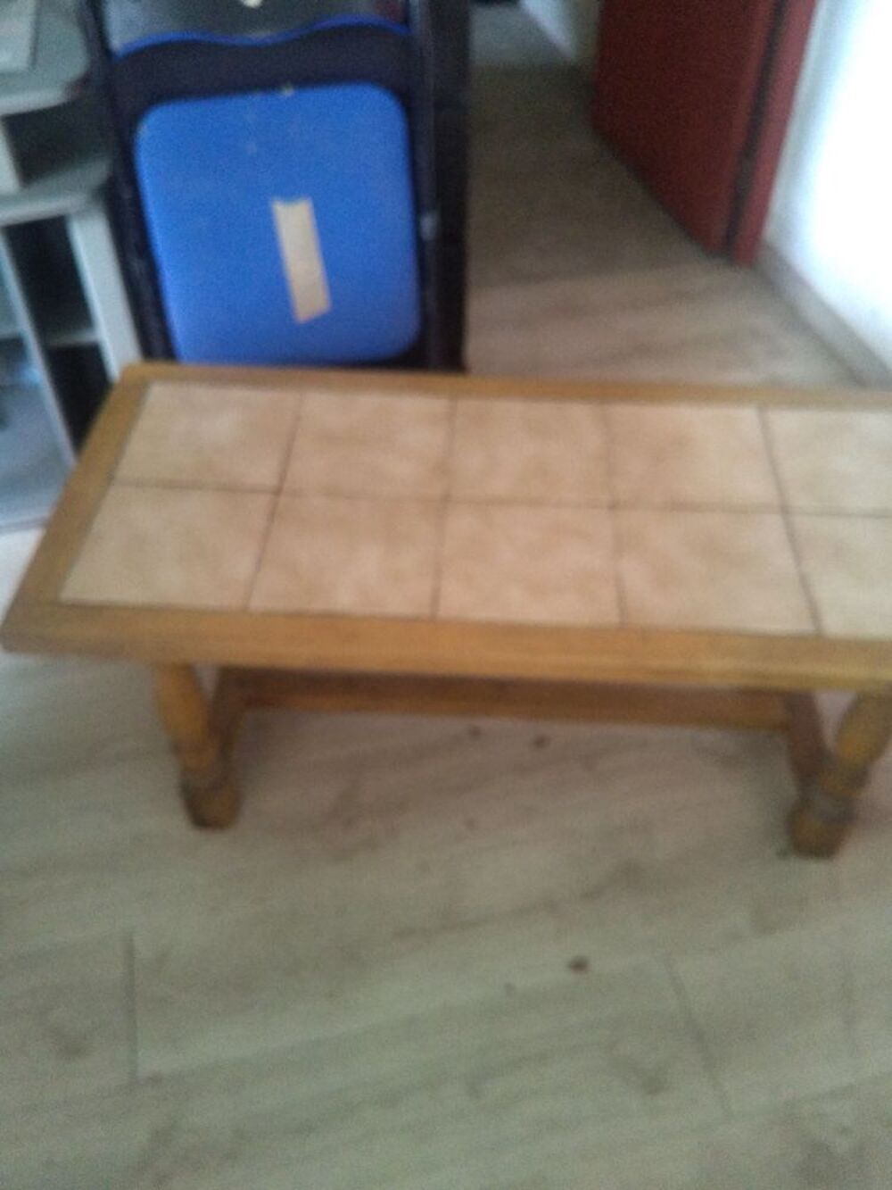 table basse en bois et carrelage Meubles