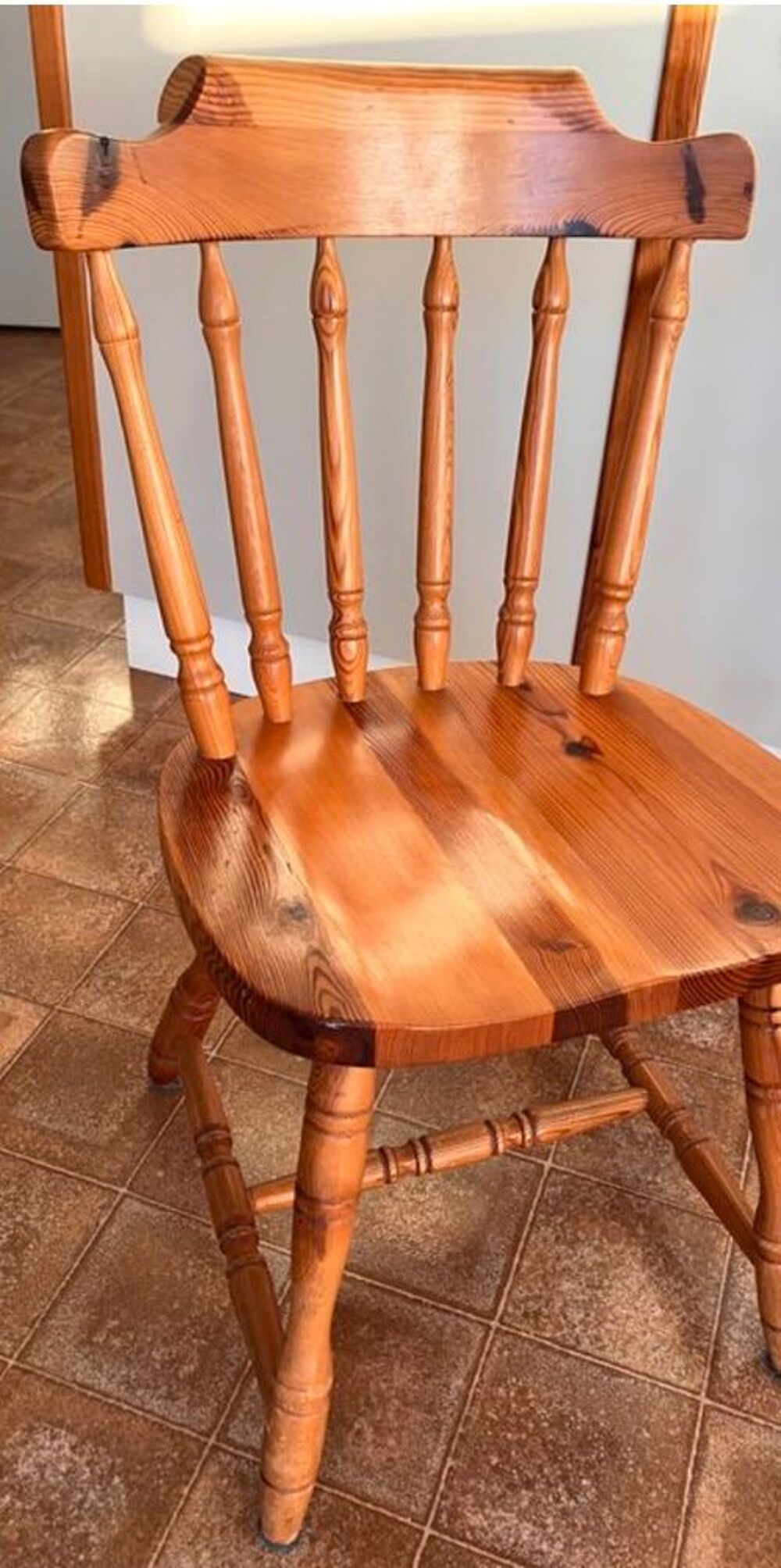 Magnifique ensemble table + 4 chaises en pin massif Meubles