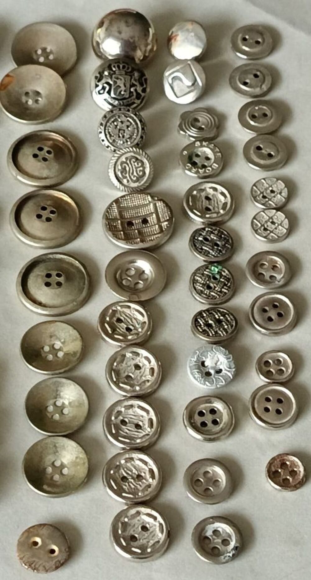 Lot de 99g de Boutons Vintage Style Officier &amp; Bijoux N&deg;42 