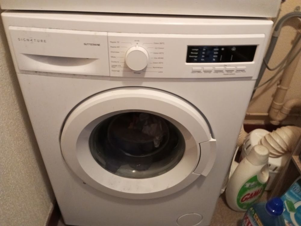 Lave-linge hublot Signature r&eacute;f&eacute;rence SLF7123W-NE blanc 7 kg Electroménager