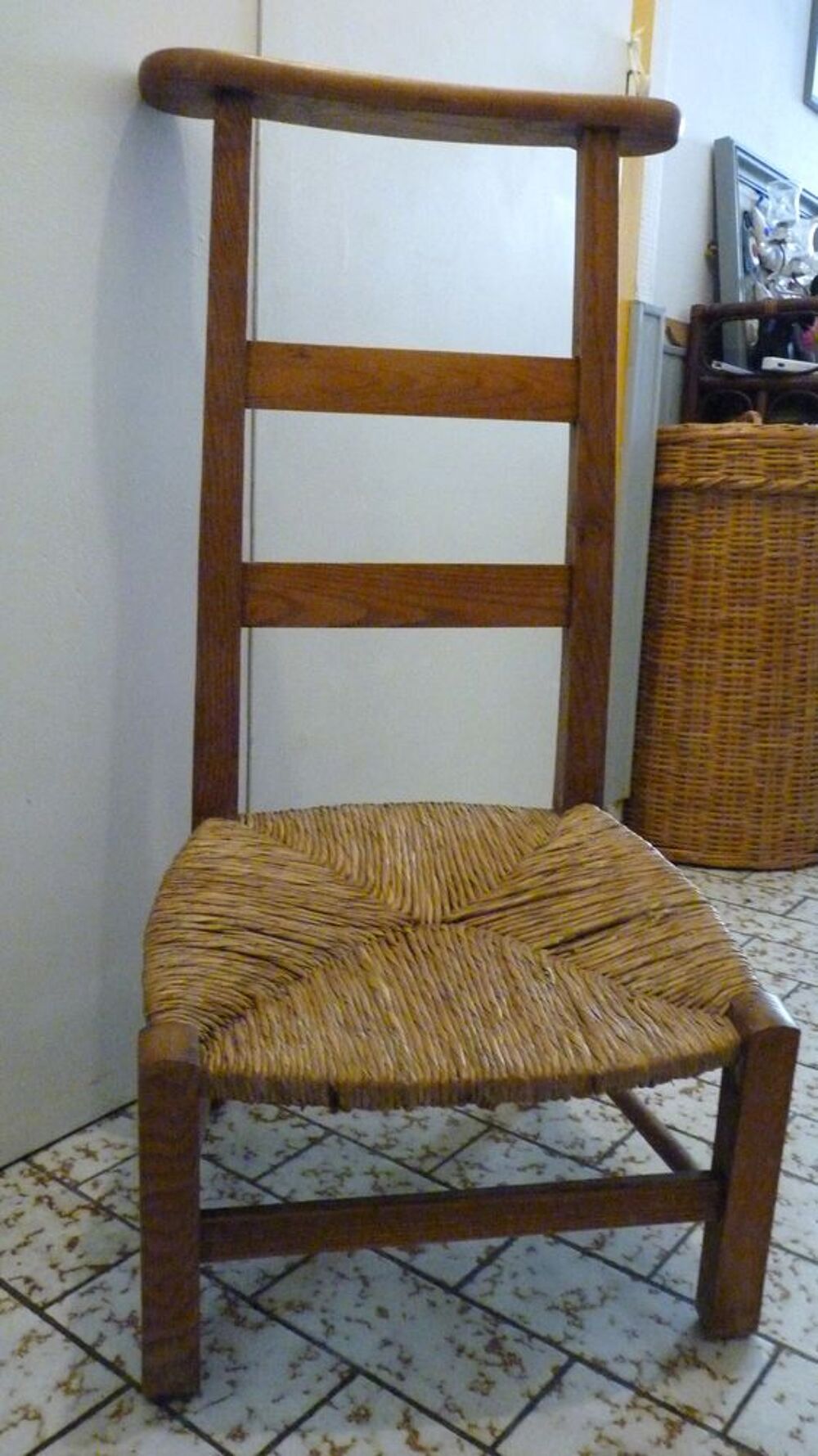Chaise prie dieu paille et bois Décoration