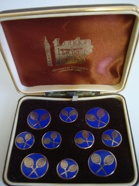 Tennis,boutons anciens,bijoux,objets anciens,sport. 20 Is-sur-Tille (21)