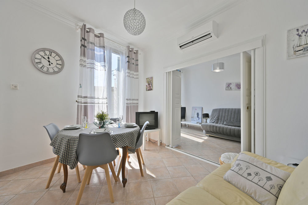   Jolie vue sur parcs avec clim à 5 minutes à pied du centre  Languedoc-Roussillon, Nîmes (30000)